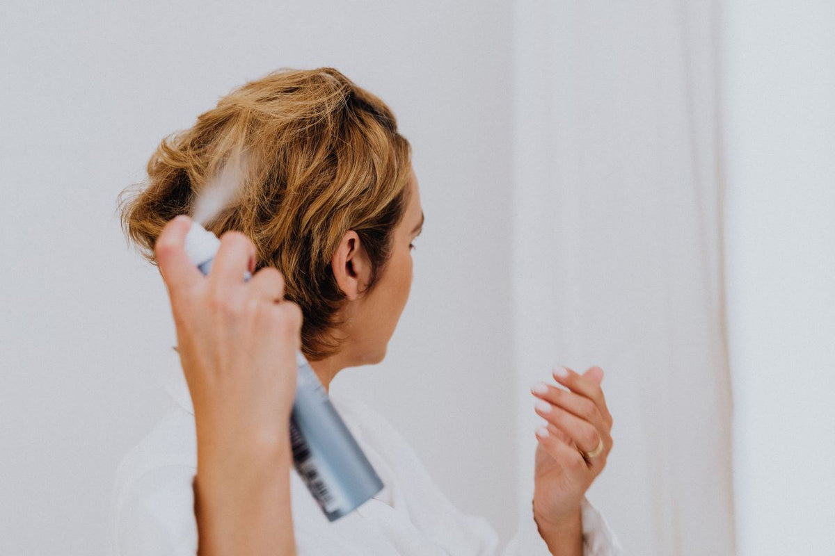 Is droogshampoo veilig? Dit zijn de gezondheidsrisico's