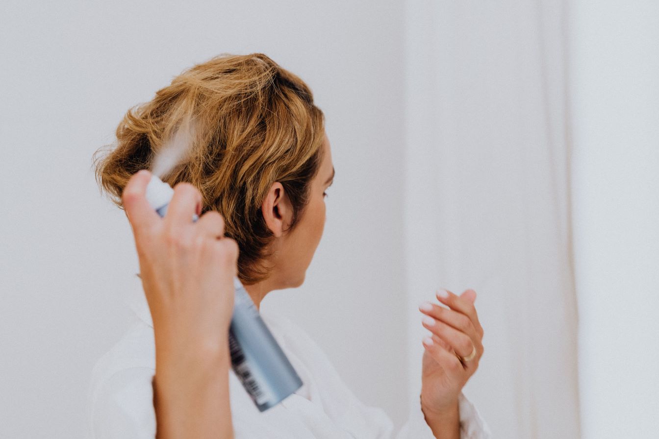 Is droogshampoo veilig? Dit zijn de gezondheidsrisico's